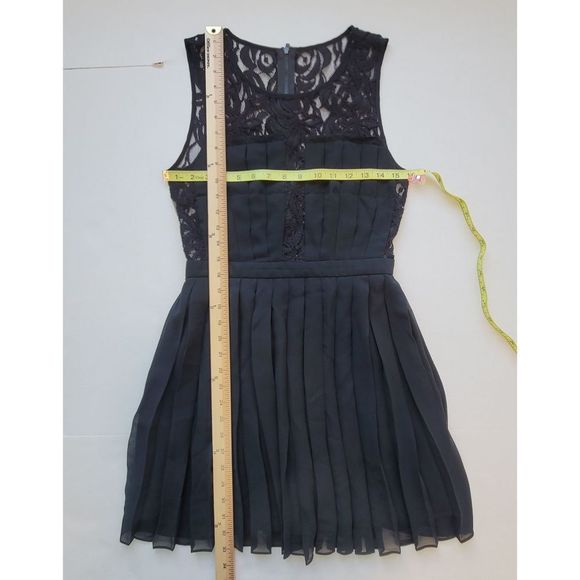 BCBGeneration Black Lace Dress Size 6 NWT - Picture 14 of 14